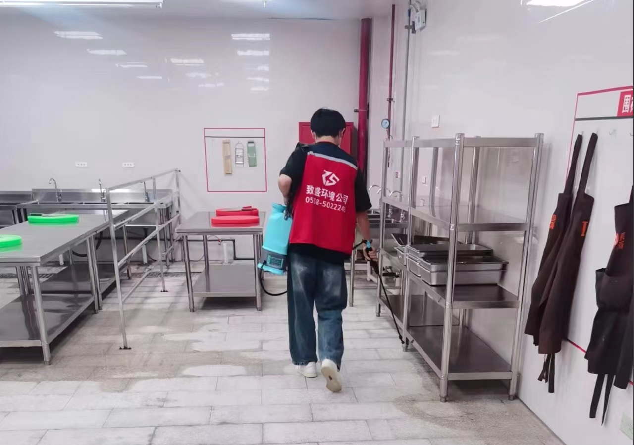 淮北師范攜手泉滿(mǎn)餐飲，共同開(kāi)展除四害行動(dòng)